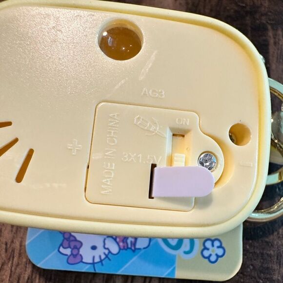 NWT Sanrio Kuromi Hello Kitty Projection Camera Keychain Bag Pendant Charms - Picture 4 of 4